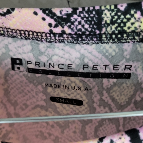 PRINCE PETER COLLECTION | cropped crewneck snake reptile print top - Picture 4 of 8